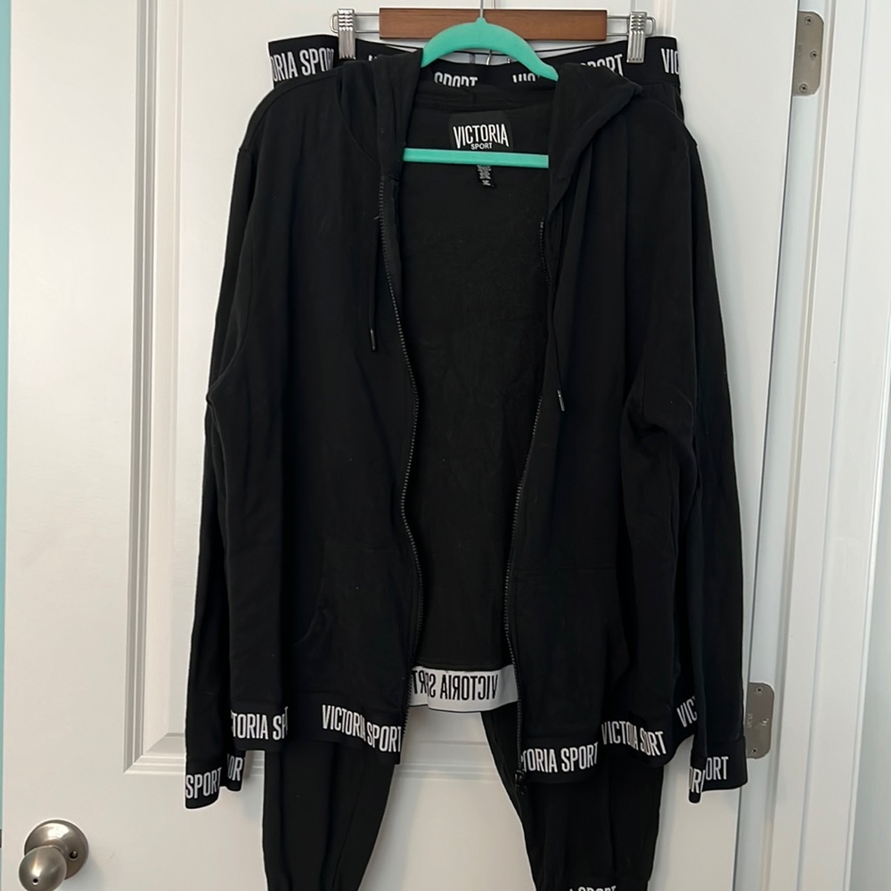 VS black sweatsuit size XL
